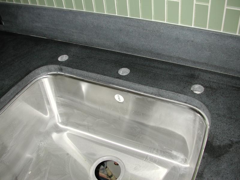 04/11 - Holes for the faucet, airswitch and purified water